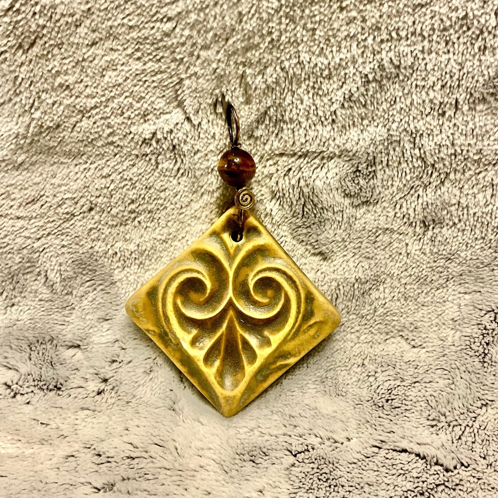 Artistic Cream Pendant